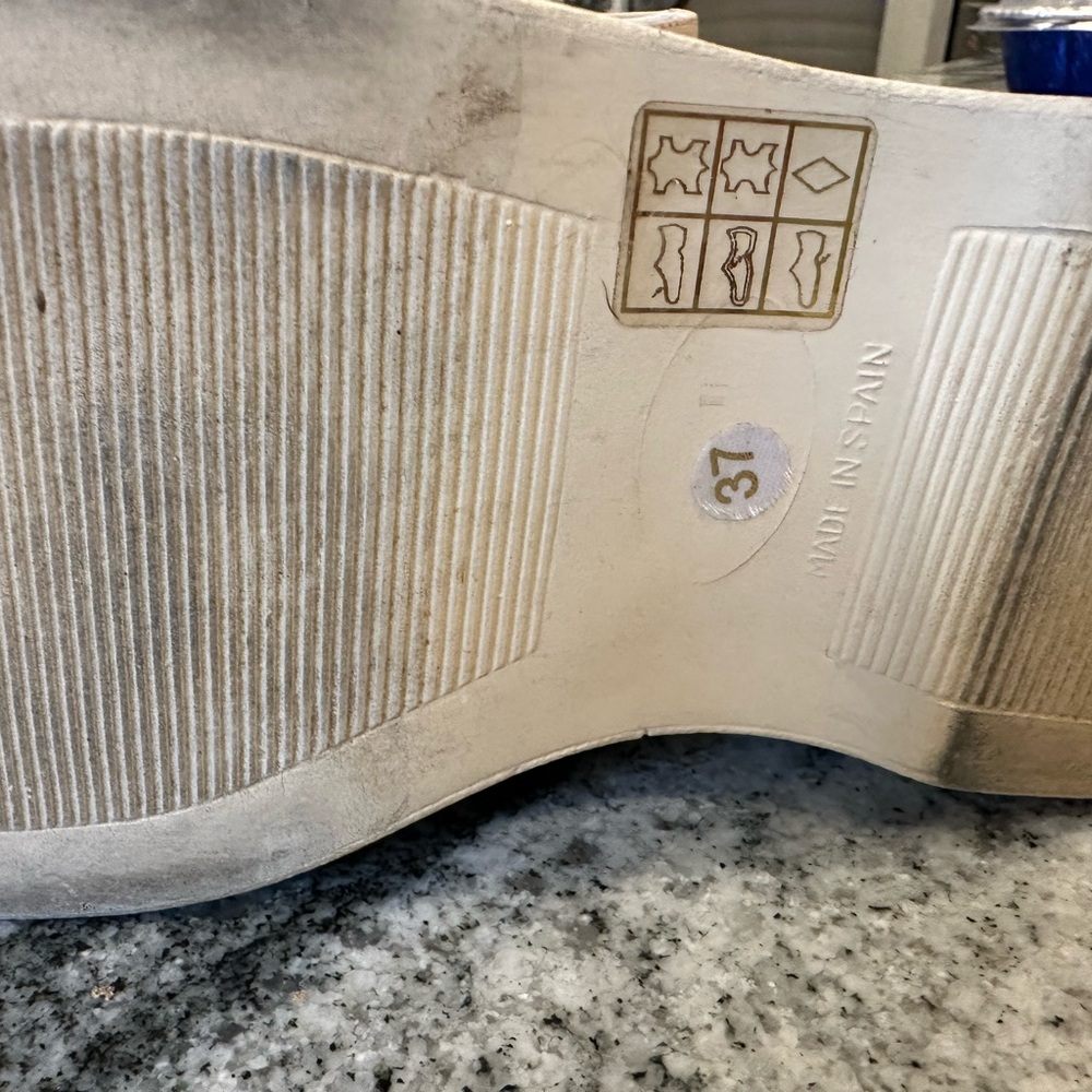 Free People Clogs rarely worn. I love these but I lost lots of weight…